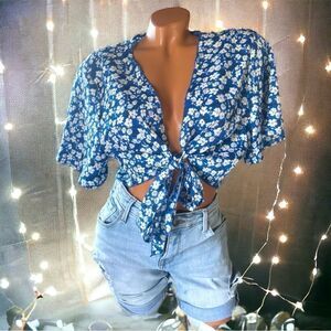 Take your pick! l SHEIN Tie-front crop top, Mossimo light wash denim jean shorts